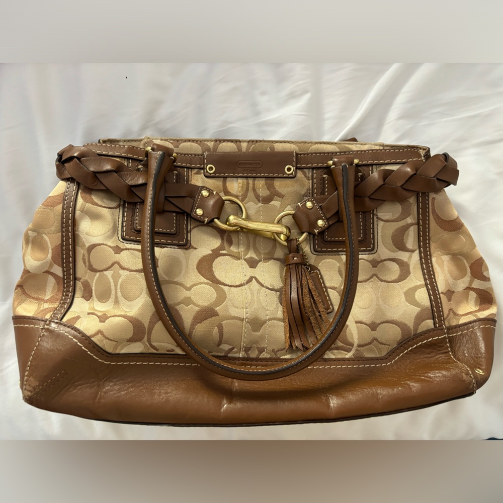 GUC BROWN BRAIDED COACH BAG
